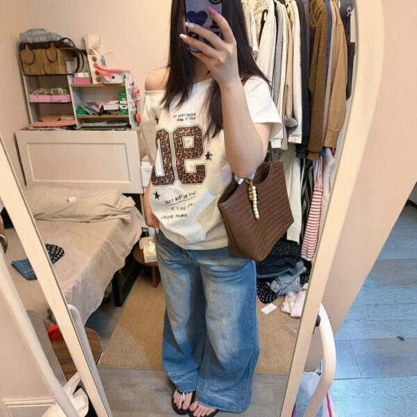 572626185 Letter Printed Asymmetrical Shoulder Short Sleeve T-Shirt